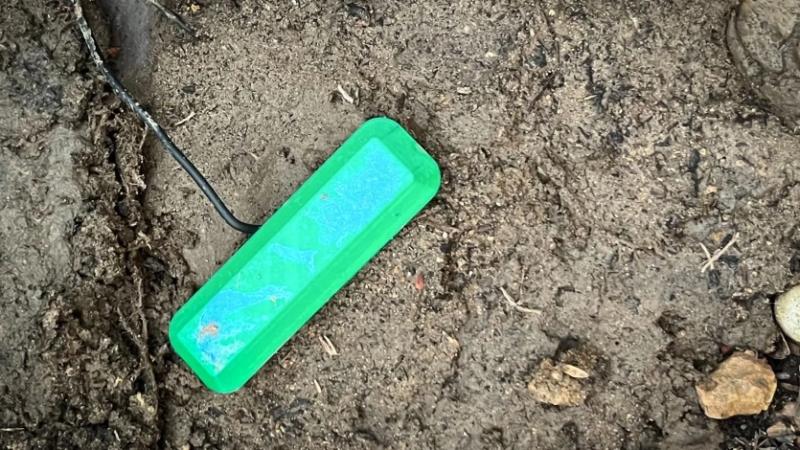 Бруд замість батарейок: вчені створили новий паливний елемент із ґрунтових мікробів