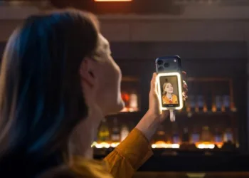 Insta360 представила Snap: компактний екран для селфі з підключенням через USB-C