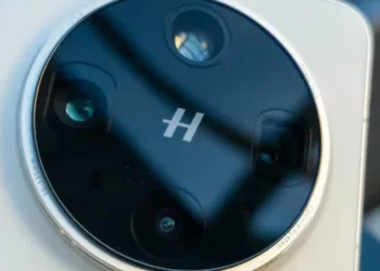 Гонка мегапікселів набирає обертів: Oppo тестує флагман Find X10 Pro Max з трьома 200 Мп сенсорами