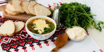 Чекаю весни, щоб зробити зелений борщ: який секретний інгредієнт додаю для аромату