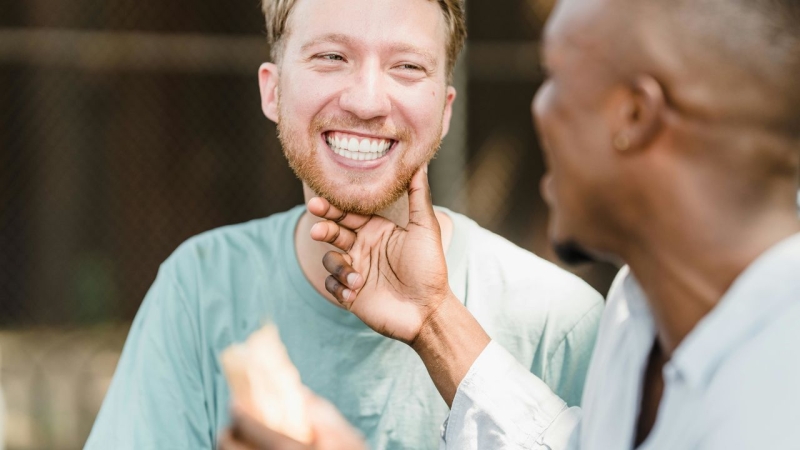 Чоловіки почали витрачати на зовнішність більше за жінок, і це вже давно не про крем після гоління