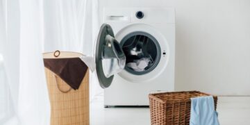 Цвіль у пральній машинці не “взяла” жодна хімія: який народний засіб допоміг