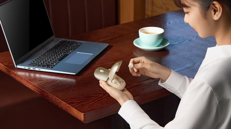 Ергономічність нового рівня: Honor випустила MouseBuds Pro &mdash; компактну мишу для ноутбука, яка заряджає TWS-навушники