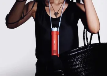 Dyson представила HushJet Mini Cool: перший по-справжньому портативний вентилятор бренду, який можна носити на шиї