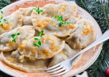 Две ложки – и вареники больше не слипнутся: секрет, с которым блюдо будет идеальным