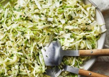 Ем и не могу наесться: этот салат “Хрустящее чудо” готовится всего 5 минут, а вкус невероятный (РЕЦЕПТ)