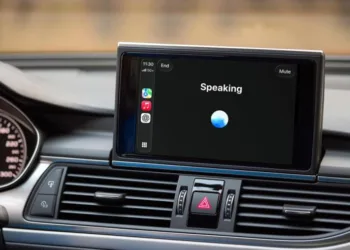 Голосовий режим ChatGPT став доступний у Apple CarPlay: що потрібно знати користувачам