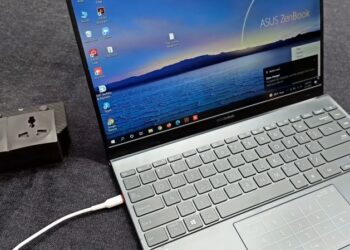 Ноутбук постійно на зарядці: як це впливає на батарею