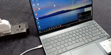 Ноутбук постійно на зарядці: як це впливає на батарею