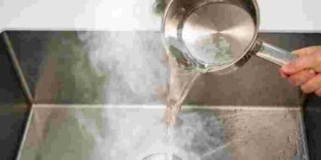 Ця проста звичка шкодить вашій кухні щодня: чому псуються водопровідні труби