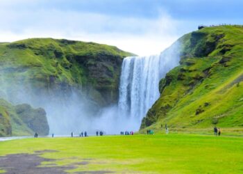 Готові заплатити за зйомки Ісландії: авіакомпанія шукає “найгіршого фотографа у світі”