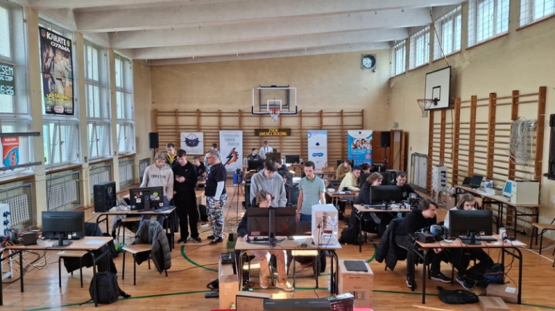 Інформатика мрії: учнів польської школи вчать оверклокінгу зі спонсорами та призами