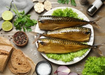 Як замаринувати скумбрію в пляшці: виходить, як копчена