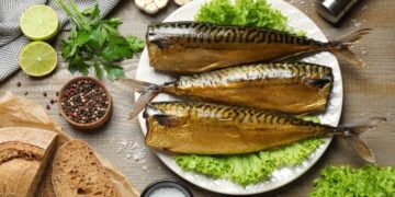 Як замаринувати скумбрію в пляшці: виходить, як копчена