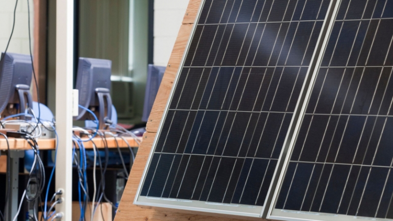 Японські вчені "зламали" фізику: сонячні панелі на даху видаватимуть 130% ефективності