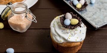 Молочна глазур для паски: не липне до рук, не кришиться і без сирих білків