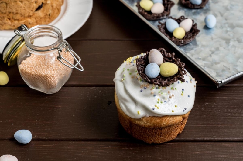 Молочна глазур для паски: не липне до рук, не кришиться і без сирих білків