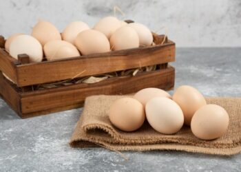 Мыть или не мыть? Мартыновская рассказала, что на самом деле делать с яйцами (ВИДЕО)