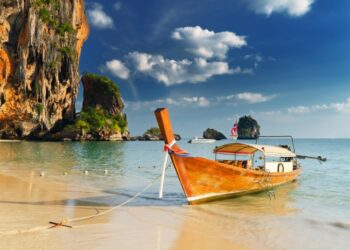 На Пхукеті туристів попередили про нову небезпеку в морі