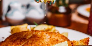 Найсмачніший кляр для риби: хрусткий зовні й ніжний всередині – один секретний інгредієнт