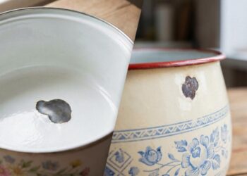 Навіть великий відкол ще можна виправити: чим залатати пошкоджену емаль на посуді