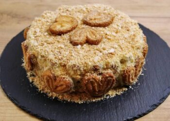 Ни теста, ни духовки: этот ленивый “Наполеон” готовится очень быстро (РЕЦЕПТ)