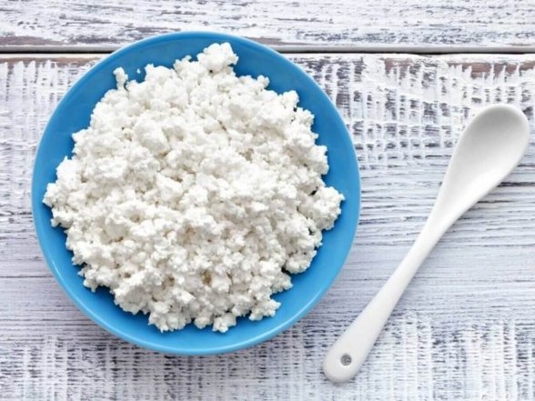 Нужна только горячая вода: как в домашних условиях проверить натуральность творога &ndash; лайфхак (ВИДЕО)