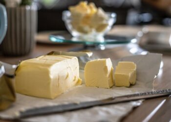 Одно слово на пачке выдает подделку: на что обратить внимание, покупая масло