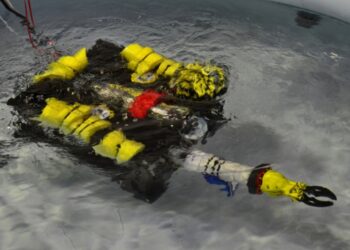 Понад 3,5 км під водою: Китай може знищити світовий інтернет на глибині, недоступній решті світу