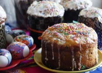 Швидка паска на кефірі: навіть не скажеш, що без дріжджів – вийшла дуже смачною