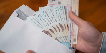 Гроші для людей з інвалідністю: хто отримає до 12 975 грн компенсації