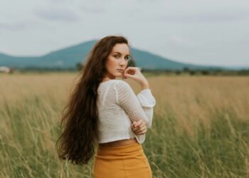 Чому чоловіки втрачають голову від довгого волосся: між еволюцією та маркетингом