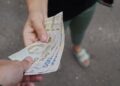 Мінімальна зарплата з 1 червня: скільки отримають українці “на руки”