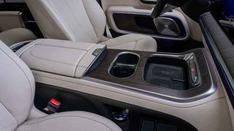 Mercedes-Benz VLE: коли мінівен дуже хоче бути лімузином (і в нього виходить)