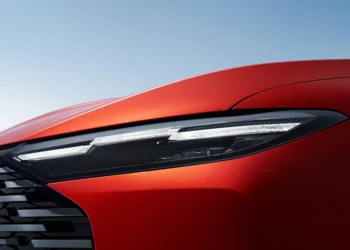 Ford Mondeo Sport: гібридний кросовер-фастбек для тих, хто не поспішає до розетки