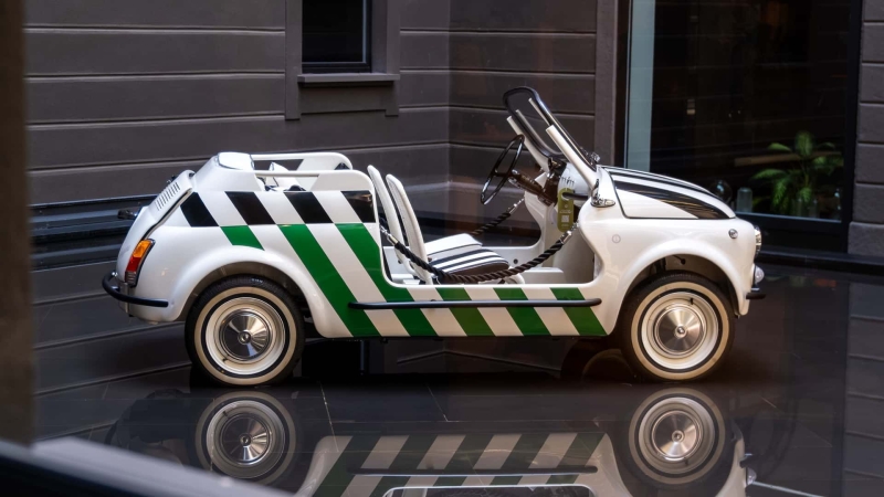 Spiaggina Stripes: як Garage Italia перетворили авто на готельний аксесуар