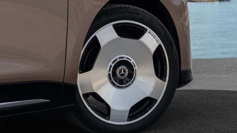 Mercedes-Benz VLE: коли мінівен дуже хоче бути лімузином (і в нього виходить)