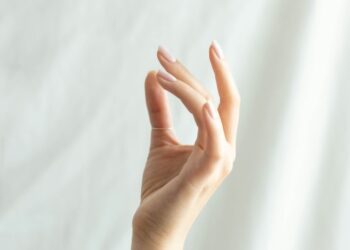3 найелегантніші форми нігтів, які подовжують пальці