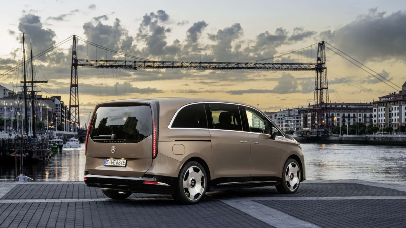 Mercedes-Benz VLE: коли мінівен дуже хоче бути лімузином (і в нього виходить)