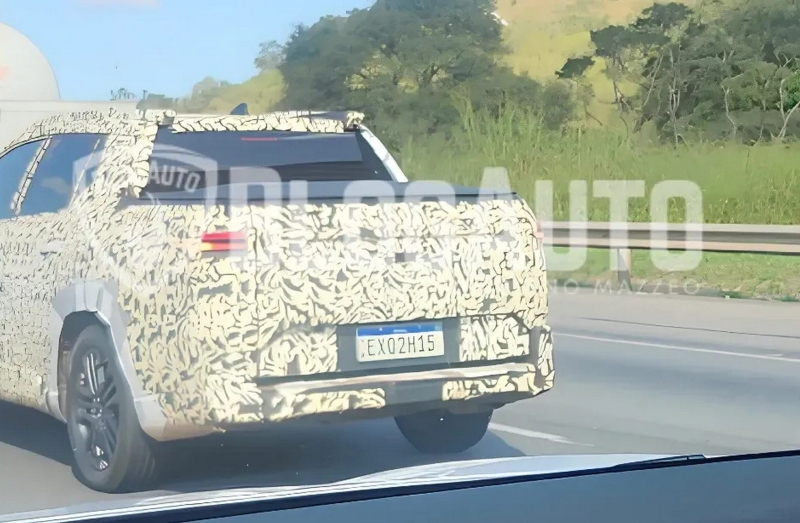 Toyota Corolla Cross перетворюється на пікап: практичність замість пафосу