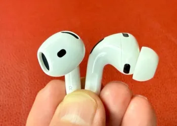 Навіщо платити більше? AirPods Pro 3 справляються з вимірюванням пульсу не гірше Apple Watch Series 11 і краще смарт-годинників інших брендів