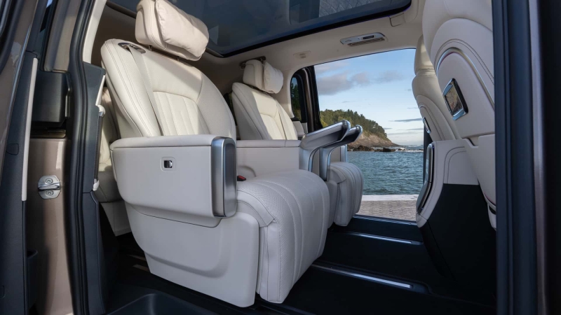 Mercedes-Benz VLE: коли мінівен дуже хоче бути лімузином (і в нього виходить)