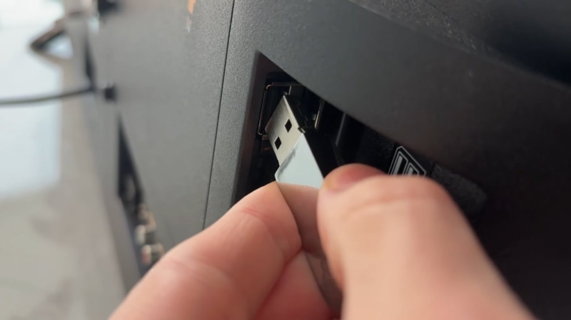 USB-порт у телевізорі: які пристрої можна і не можна підключати