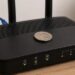 Монета на роутері стала вірусним лайфхаком: чи посилює вона Wi-Fi