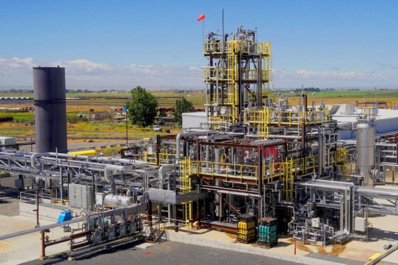 CO₂ більше не викид, а сировина для польотів: у США запрацював перший завод по виробленню авіапалива з уловленого вуглекислого газу