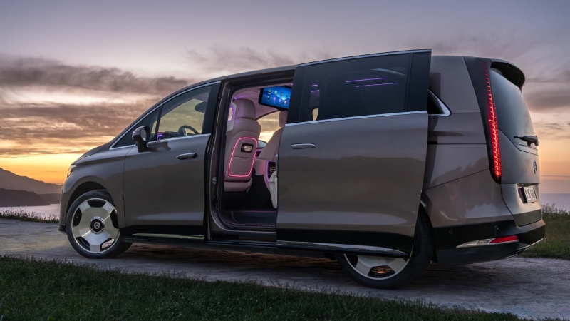 Mercedes-Benz VLE: коли мінівен дуже хоче бути лімузином (і в нього виходить)