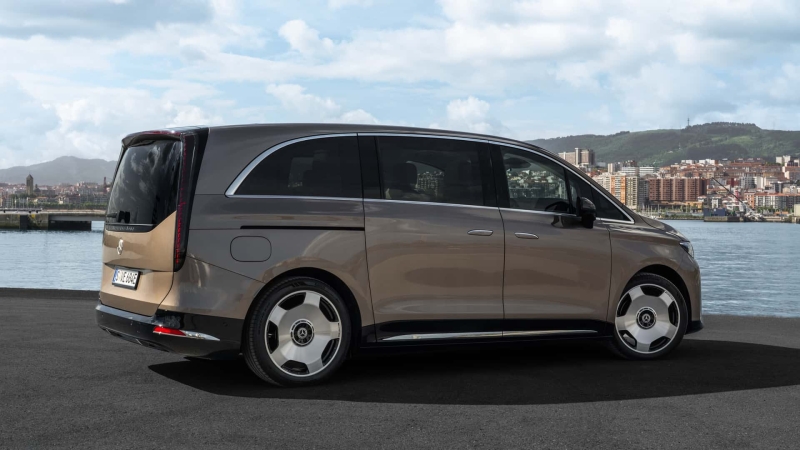 Mercedes-Benz VLE: коли мінівен дуже хоче бути лімузином (і в нього виходить)