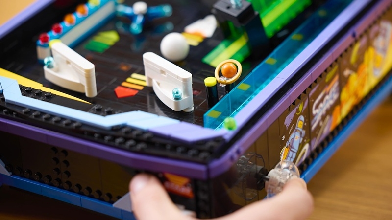 Новий набір LEGO дозволить зібрати функціональний пінбол-автомат з 2200 кубиків