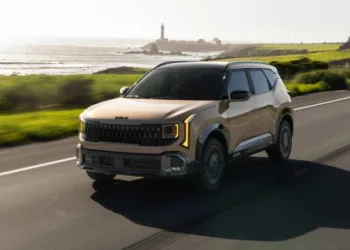 Kia Seltos 2027: Коли бюджетний кросовер дуже хоче стати флагманом