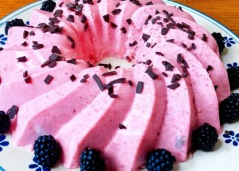 Красивее пирожных и вкуснее мороженого: от этого яркого тортика дети в восторге (РЕЦЕПТ)